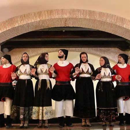 Отель Taloro